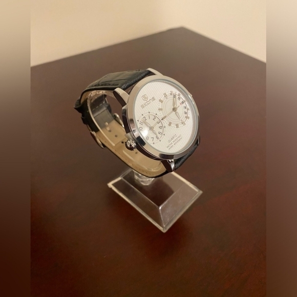 Brand new Dual Time zone White Skone mens fashion watch - Picture 3 of 3